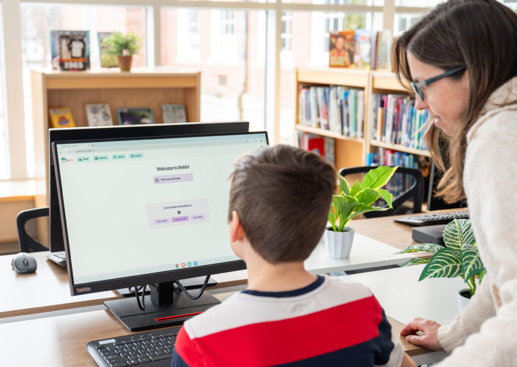 Child learning at computer using ReMo